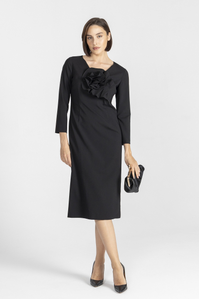 Czarna elegancka dopasowana sukienka
