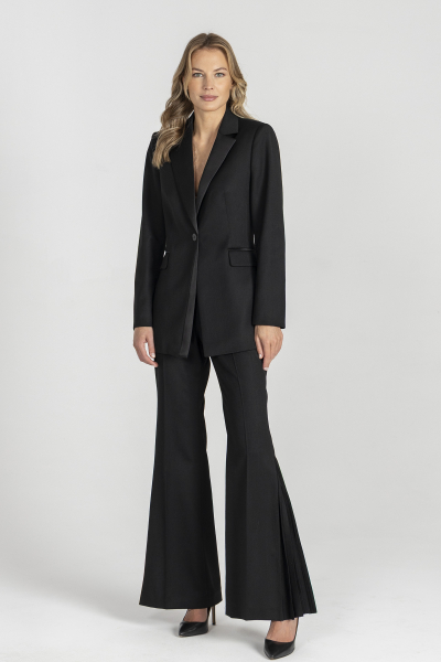 Czarne eleganckie spodnie z plisowaniem na nogawce