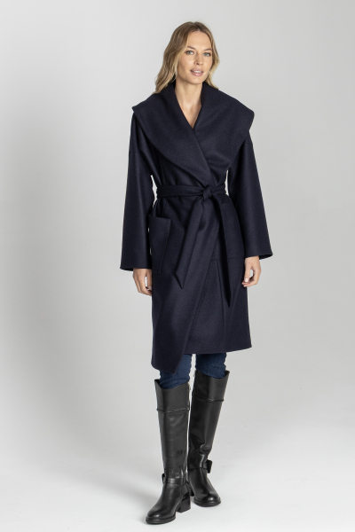 Granatowy płaszcz z szerokim kołnierzem