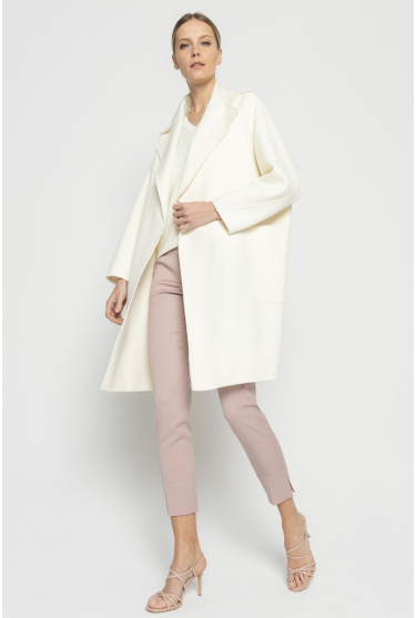 Biały wełniany płaszcz