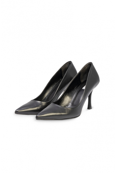 Classic black plain leather stilettos