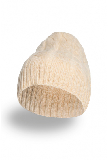 Kaszmirowa czapka z warkoczowym splotem w odcieniu beżu