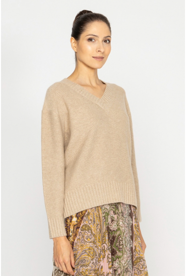 Loose beige jumper