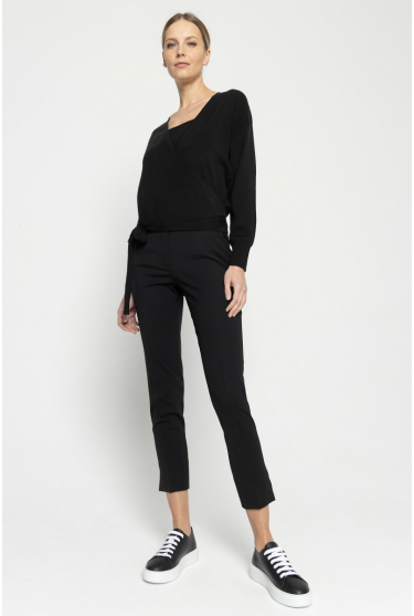 Classic black narrow 7/8 trousers with a pocket on the back