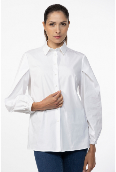 Weißes Hemd mit ausgefallenen Ärmeln