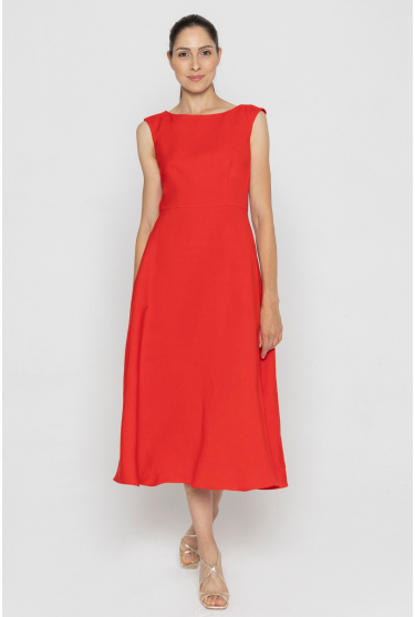 Czerwona sukienka bez rękawów z rozkloszowanym dołem