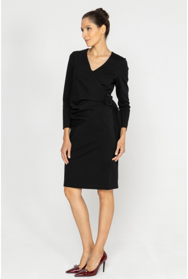  Elegant black dress with decorative buckle