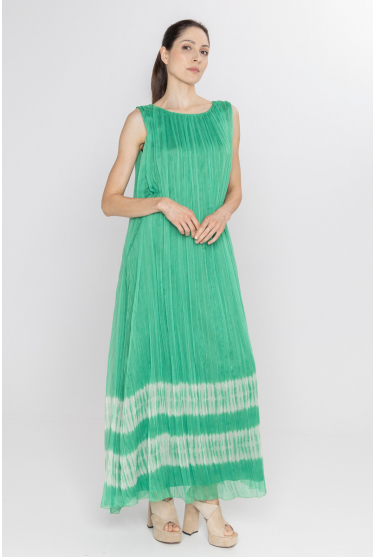 Długa zwiewna suknia w odcieniu żywej zieleni