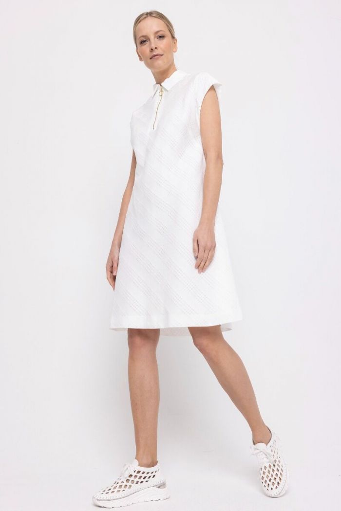 Biała sukienka z suwakiem 